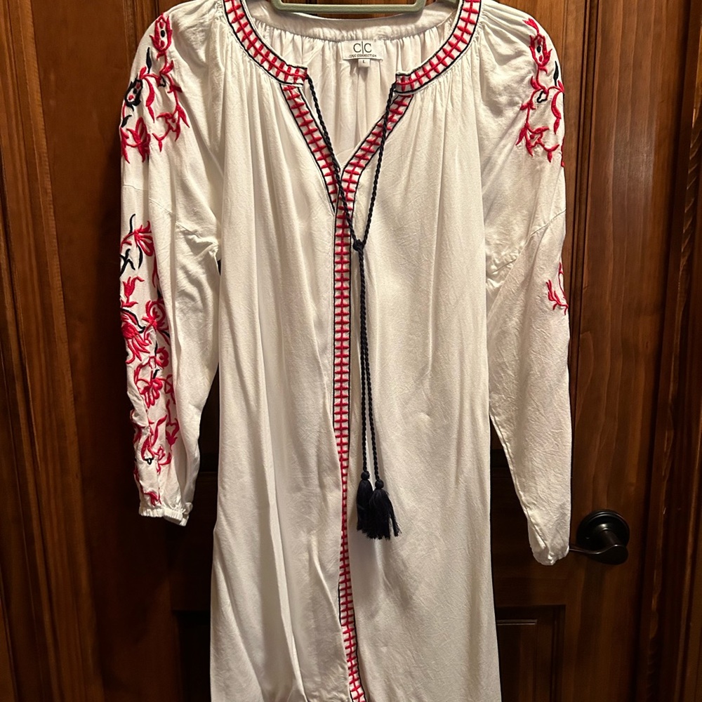 Fully lined summer dress.